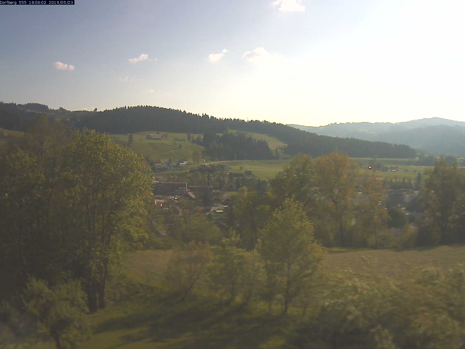 Webcam-Bild: Aussicht vom Dorfberg in Langnau 20190523-180601