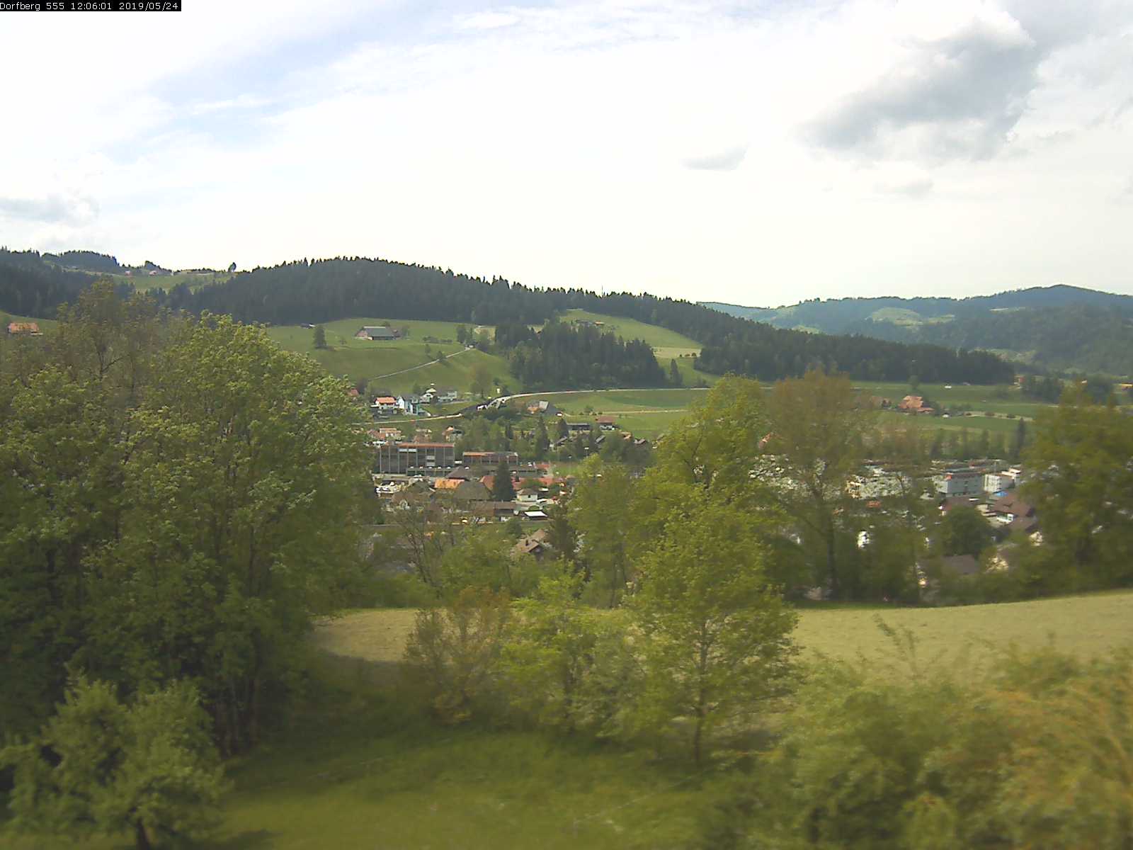Webcam-Bild: Aussicht vom Dorfberg in Langnau 20190524-120601
