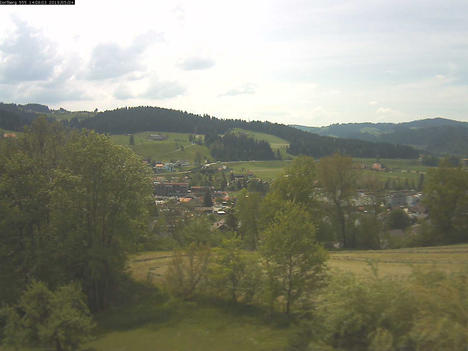 Webcam-Bild: Aussicht vom Dorfberg in Langnau 20190524-140601