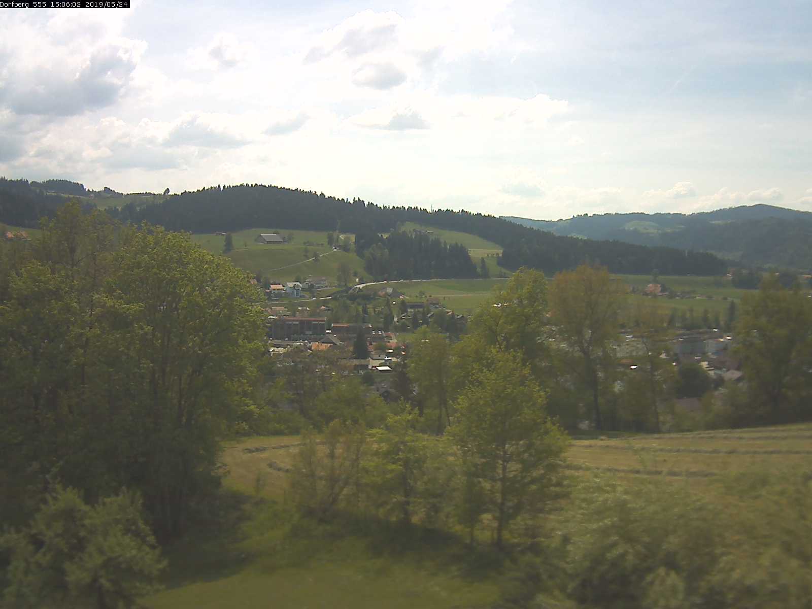 Webcam-Bild: Aussicht vom Dorfberg in Langnau 20190524-150601
