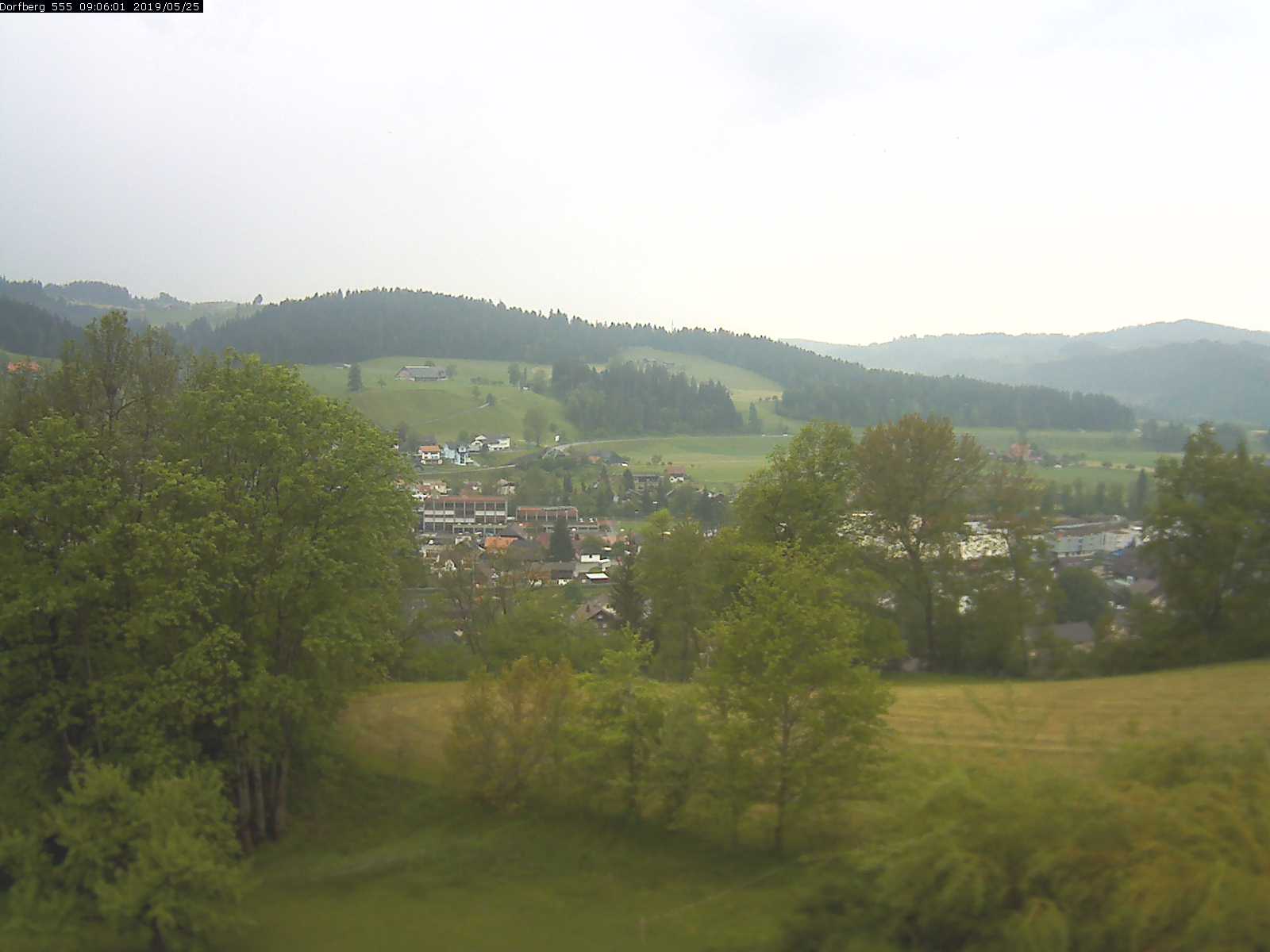 Webcam-Bild: Aussicht vom Dorfberg in Langnau 20190525-090601