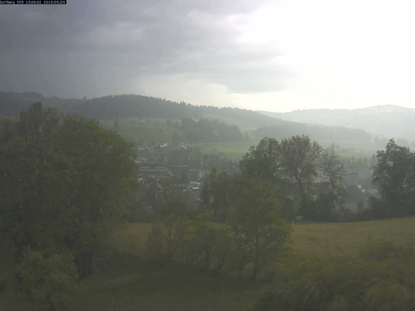 Webcam-Bild: Aussicht vom Dorfberg in Langnau 20190525-150601