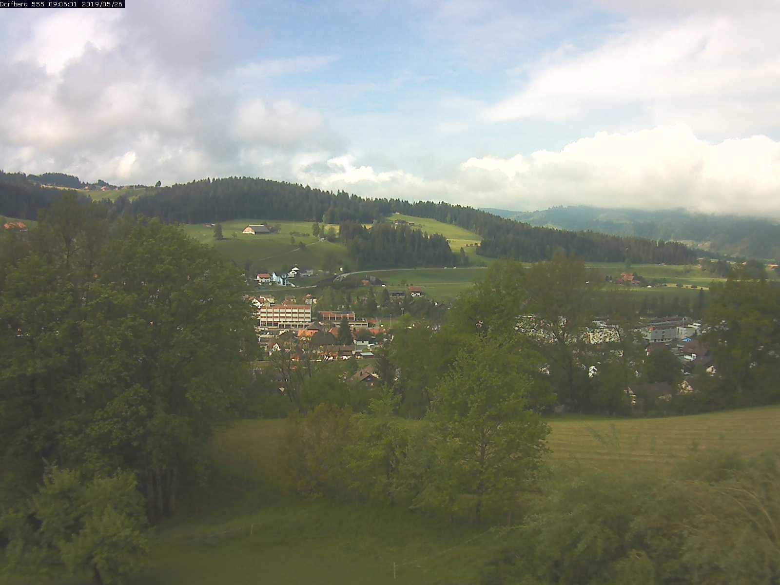 Webcam-Bild: Aussicht vom Dorfberg in Langnau 20190526-090601