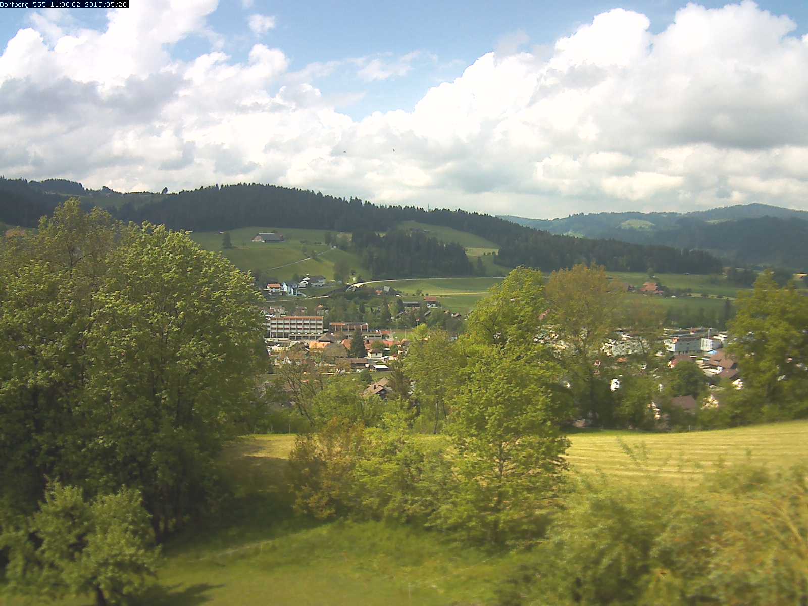 Webcam-Bild: Aussicht vom Dorfberg in Langnau 20190526-110601
