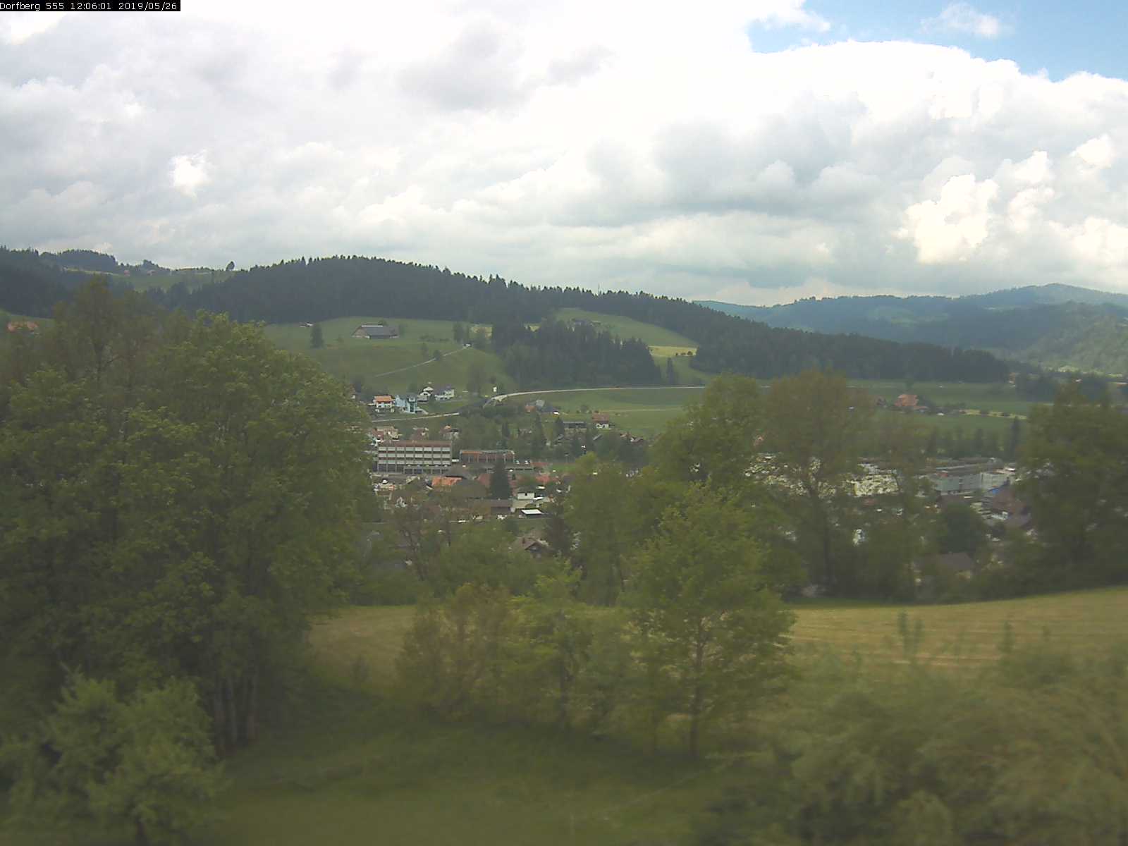 Webcam-Bild: Aussicht vom Dorfberg in Langnau 20190526-120601