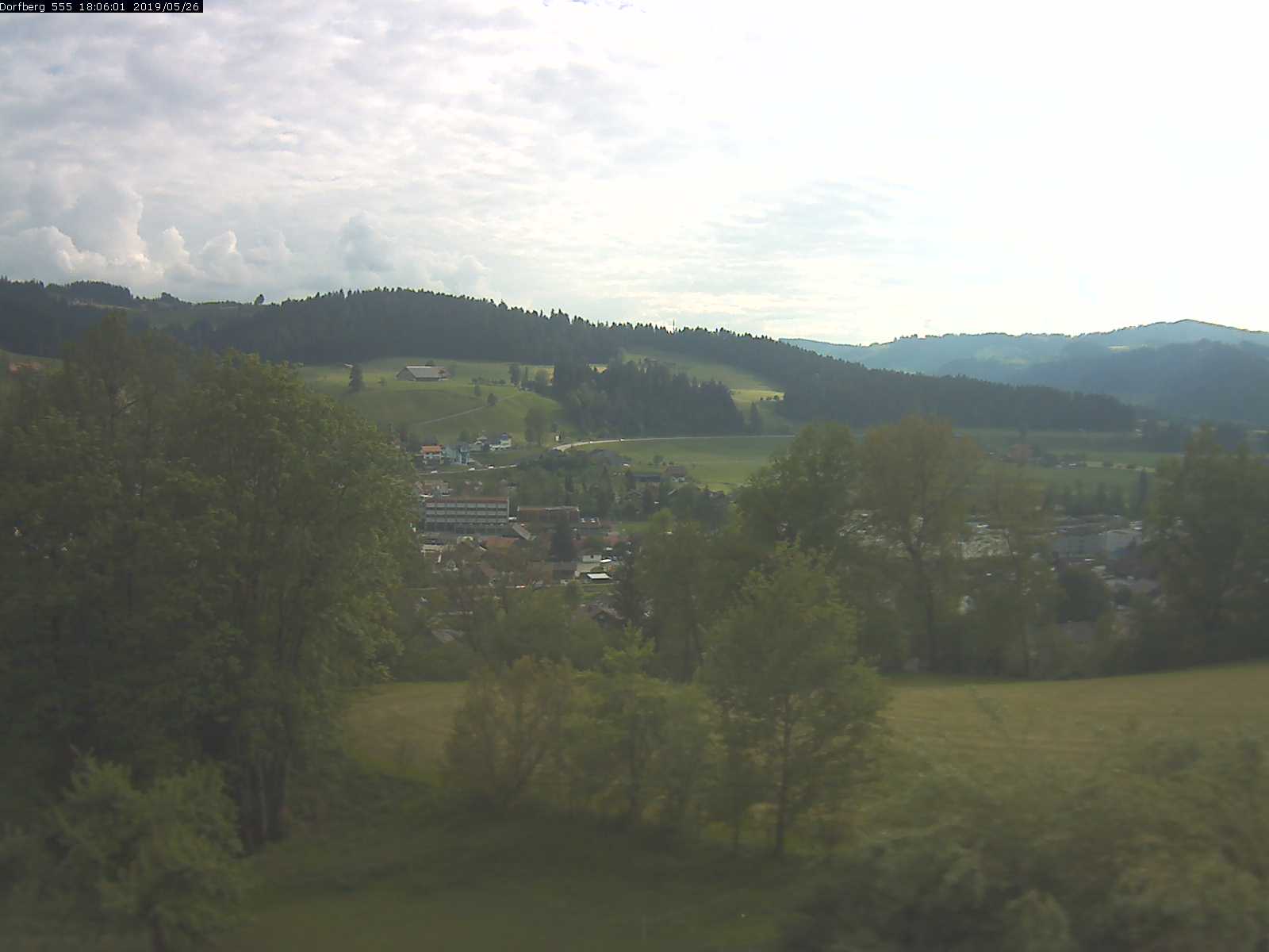 Webcam-Bild: Aussicht vom Dorfberg in Langnau 20190526-180601