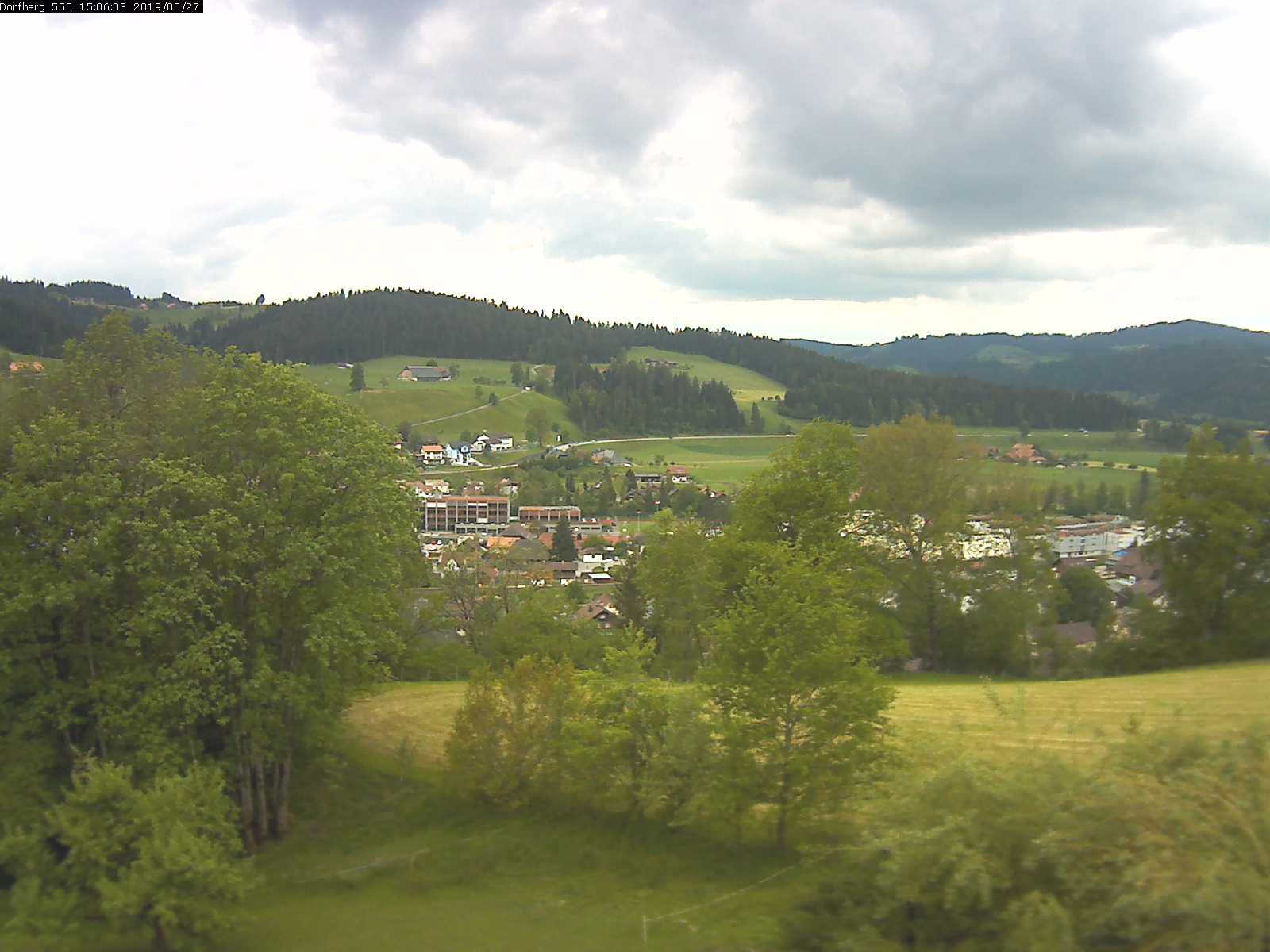 Webcam-Bild: Aussicht vom Dorfberg in Langnau 20190527-150601