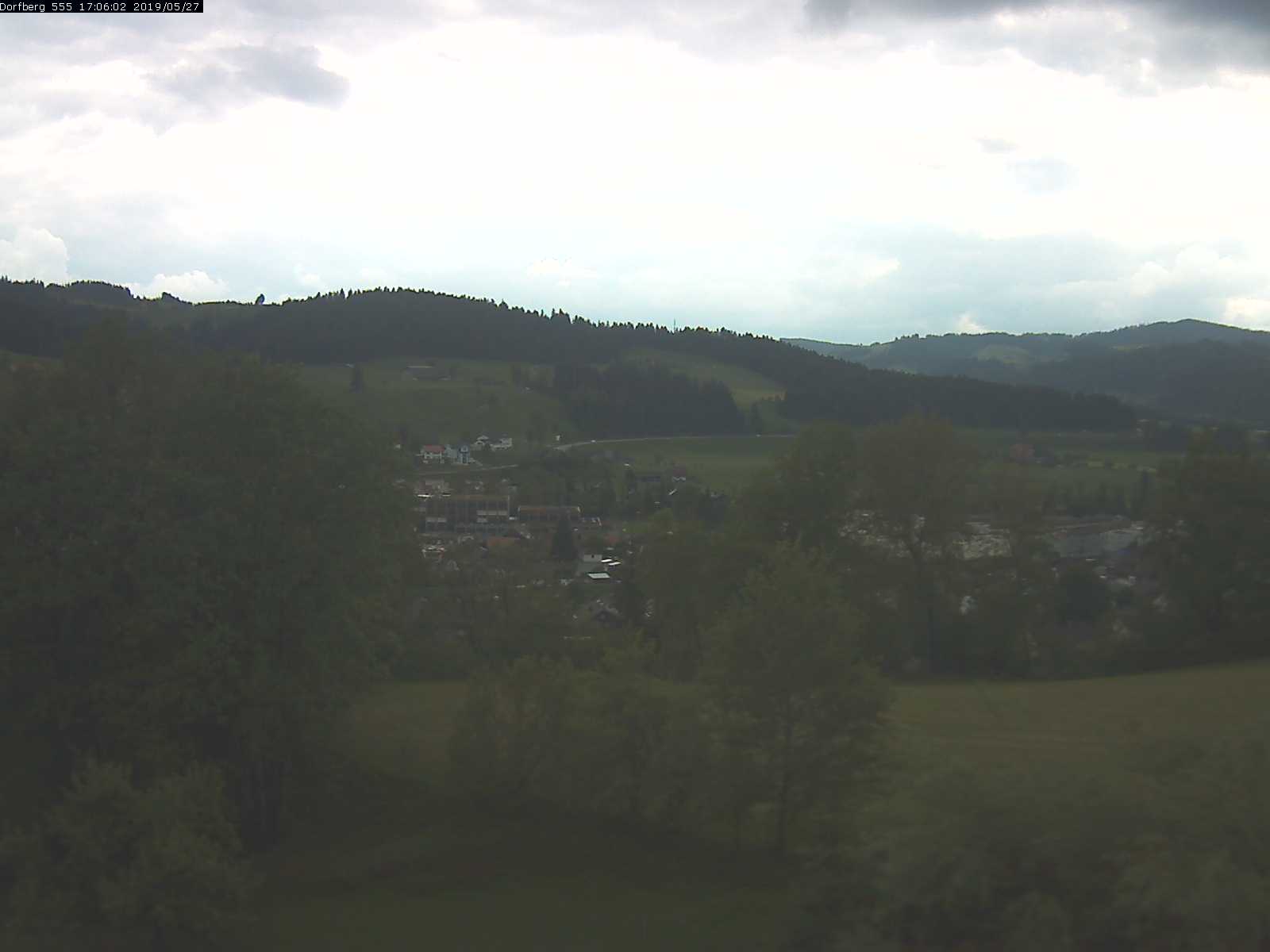 Webcam-Bild: Aussicht vom Dorfberg in Langnau 20190527-170601