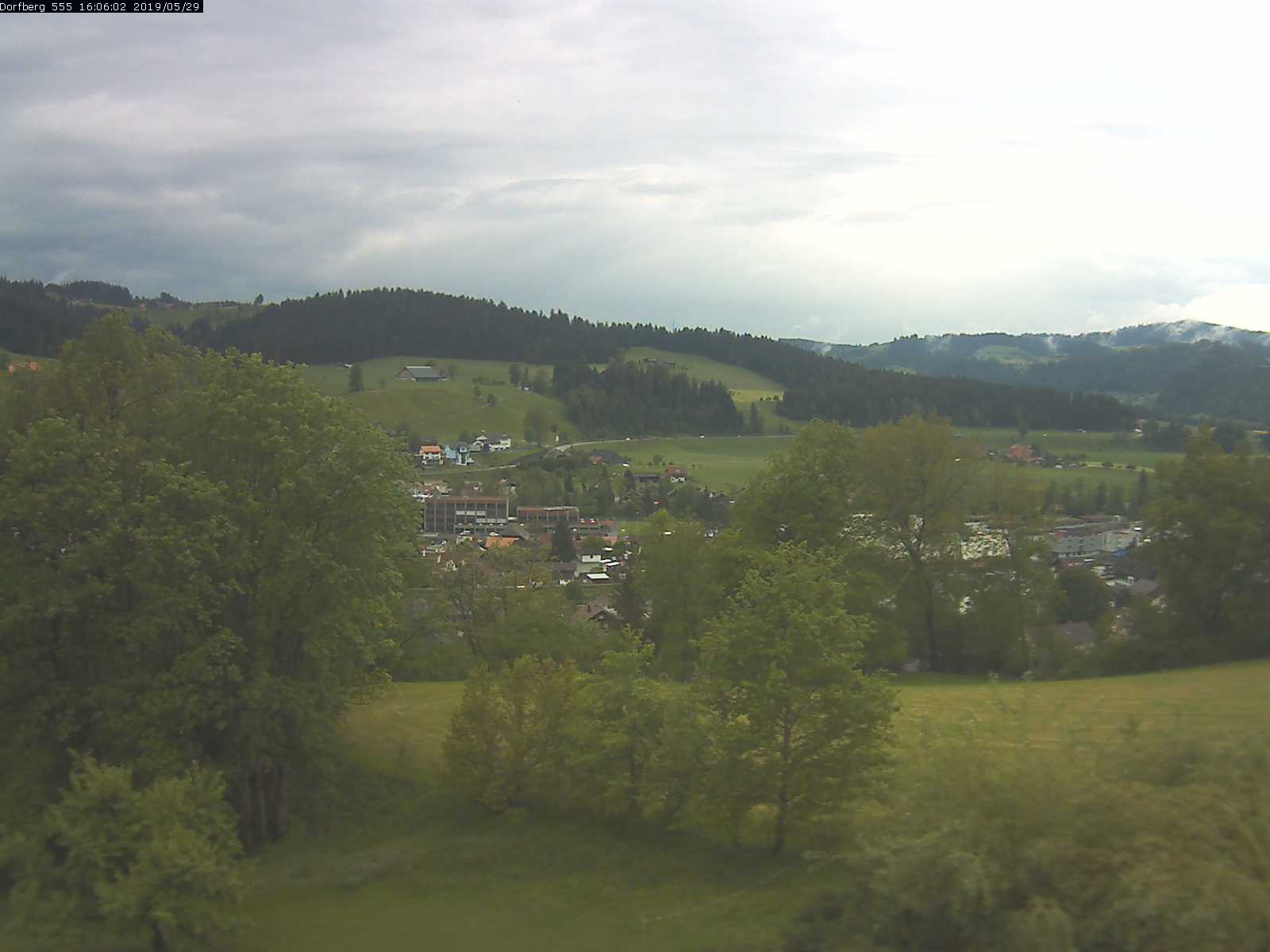 Webcam-Bild: Aussicht vom Dorfberg in Langnau 20190529-160601