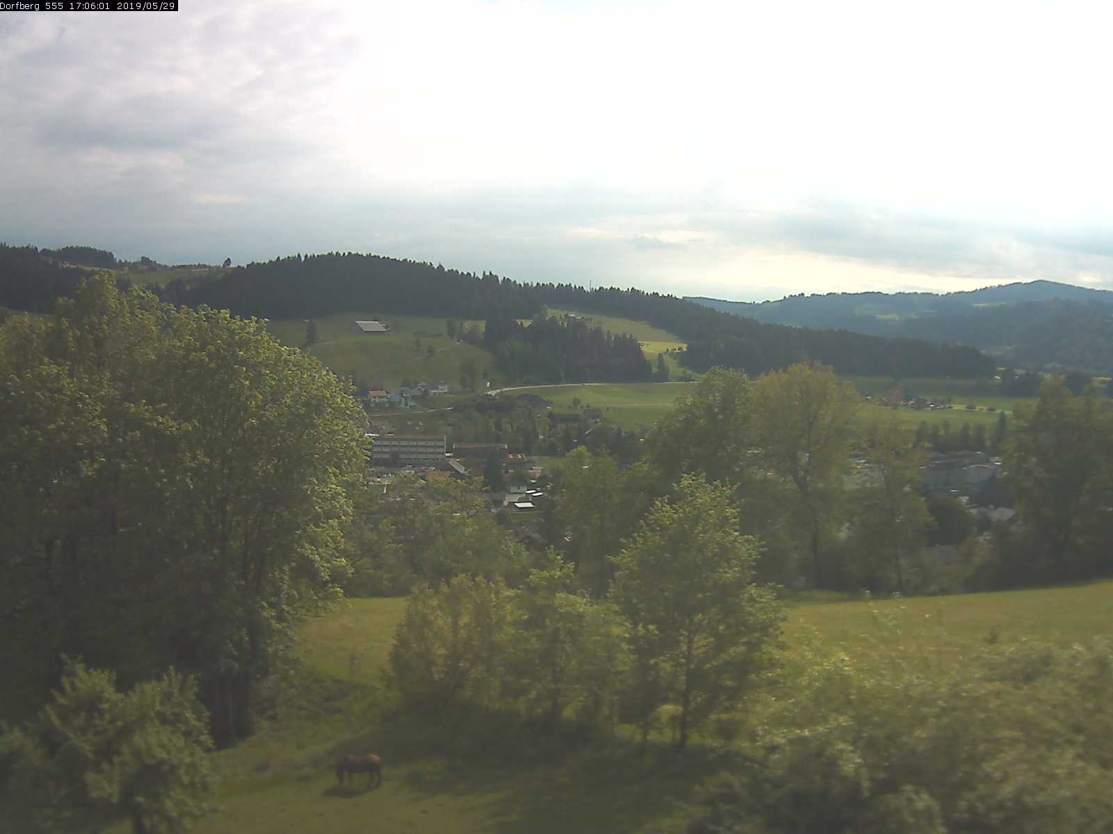 Webcam-Bild: Aussicht vom Dorfberg in Langnau 20190529-170601