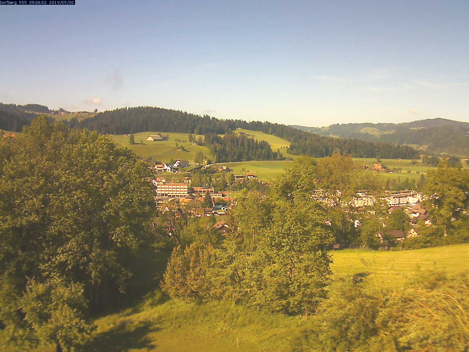 Webcam-Bild: Aussicht vom Dorfberg in Langnau 20190530-090601