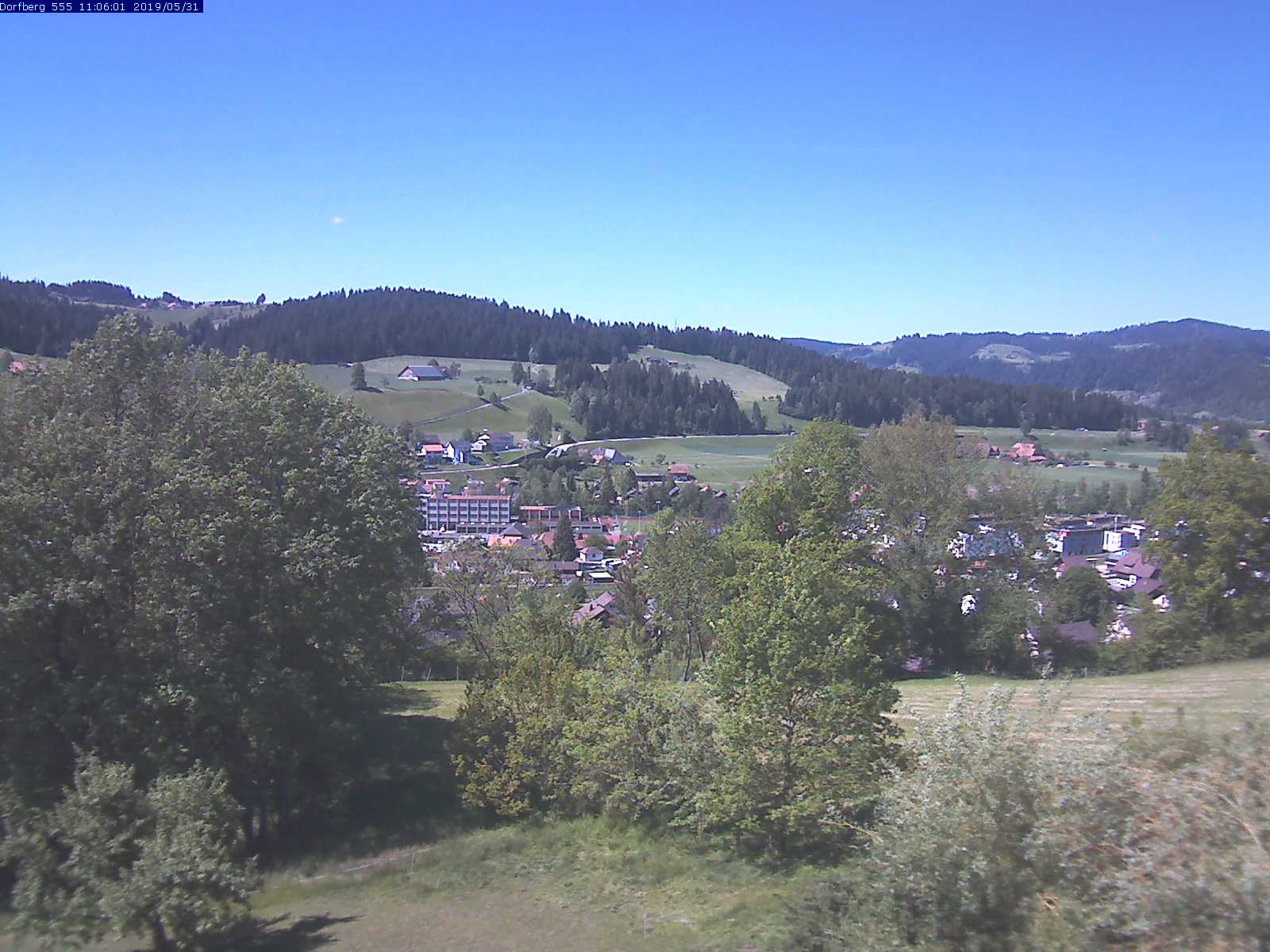 Webcam-Bild: Aussicht vom Dorfberg in Langnau 20190531-110601