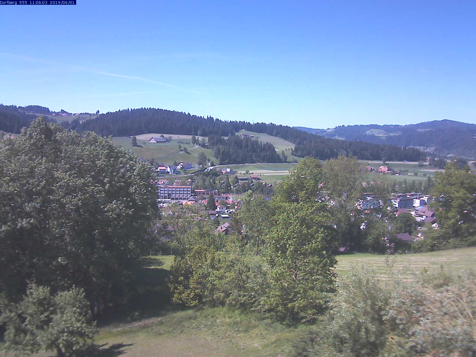 Webcam-Bild: Aussicht vom Dorfberg in Langnau 20190601-110601