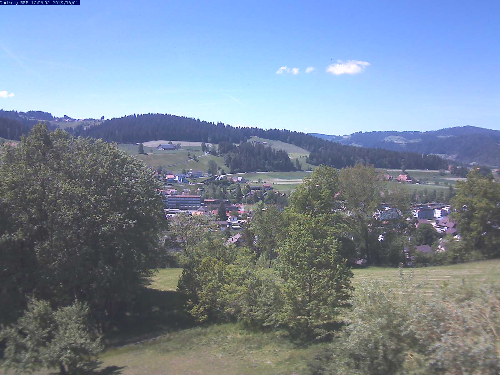 Webcam-Bild: Aussicht vom Dorfberg in Langnau 20190601-120601