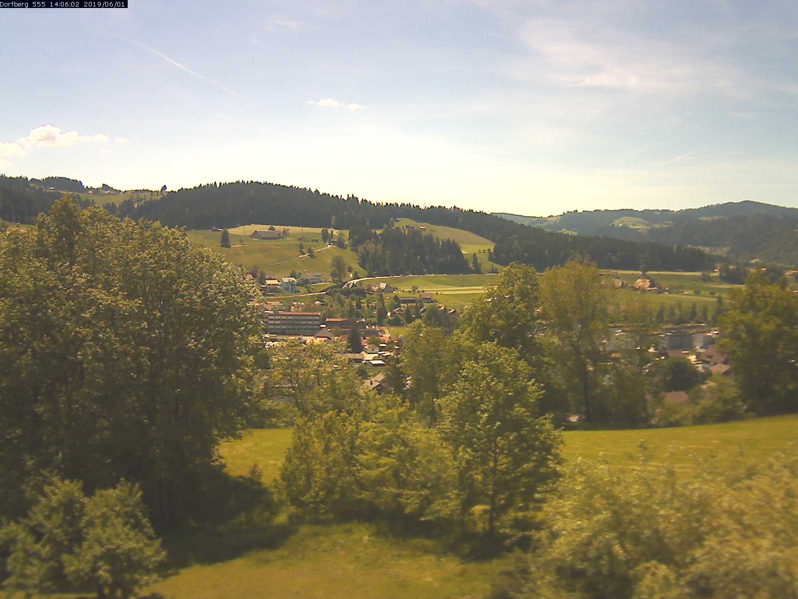 Webcam-Bild: Aussicht vom Dorfberg in Langnau 20190601-140601