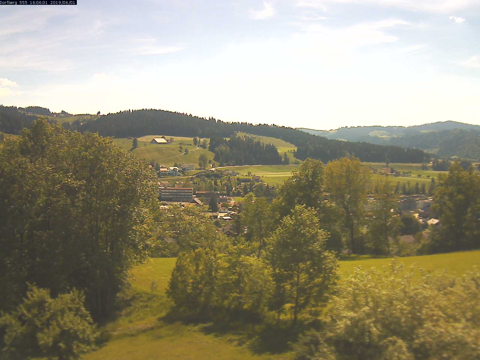 Webcam-Bild: Aussicht vom Dorfberg in Langnau 20190601-160601