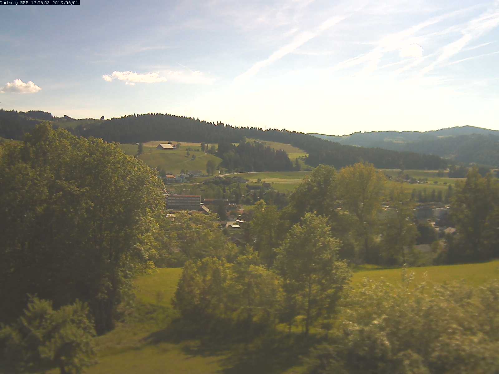 Webcam-Bild: Aussicht vom Dorfberg in Langnau 20190601-170601