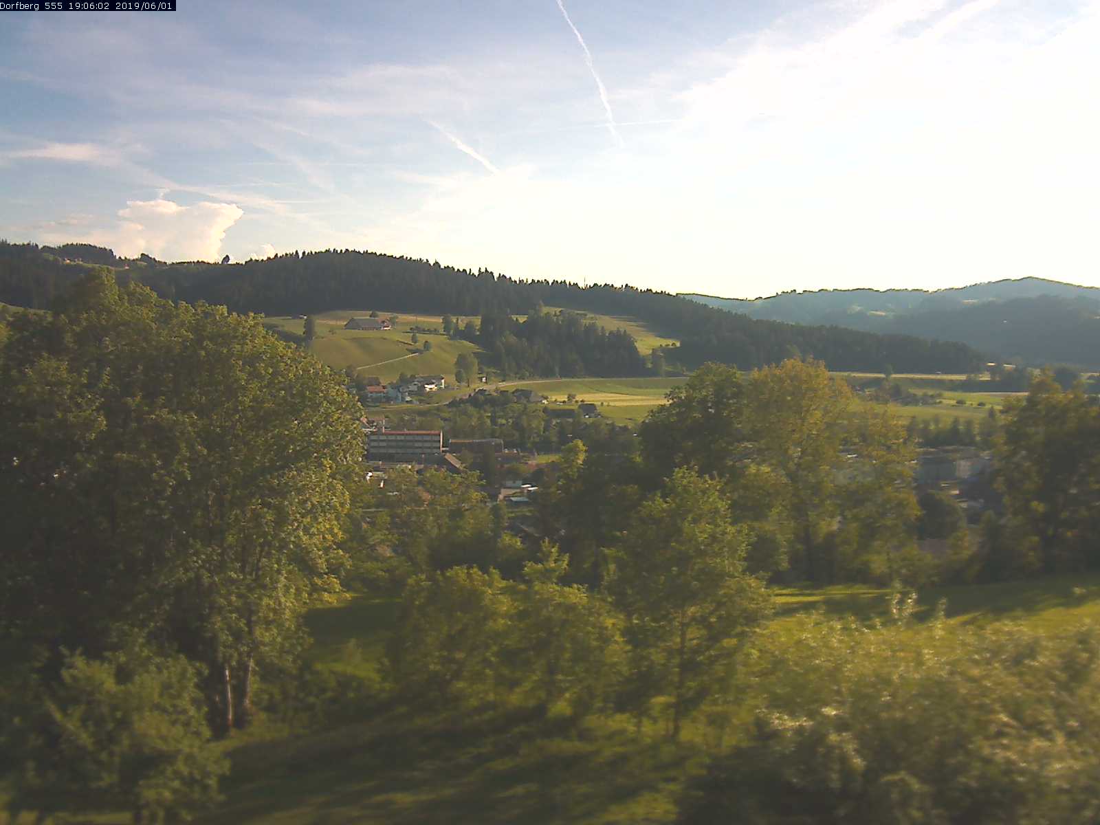 Webcam-Bild: Aussicht vom Dorfberg in Langnau 20190601-190601
