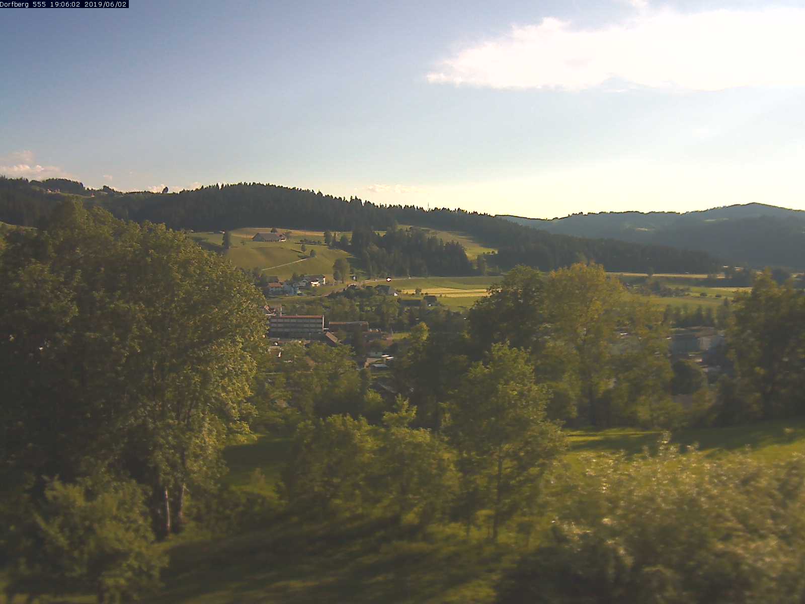 Webcam-Bild: Aussicht vom Dorfberg in Langnau 20190602-190601
