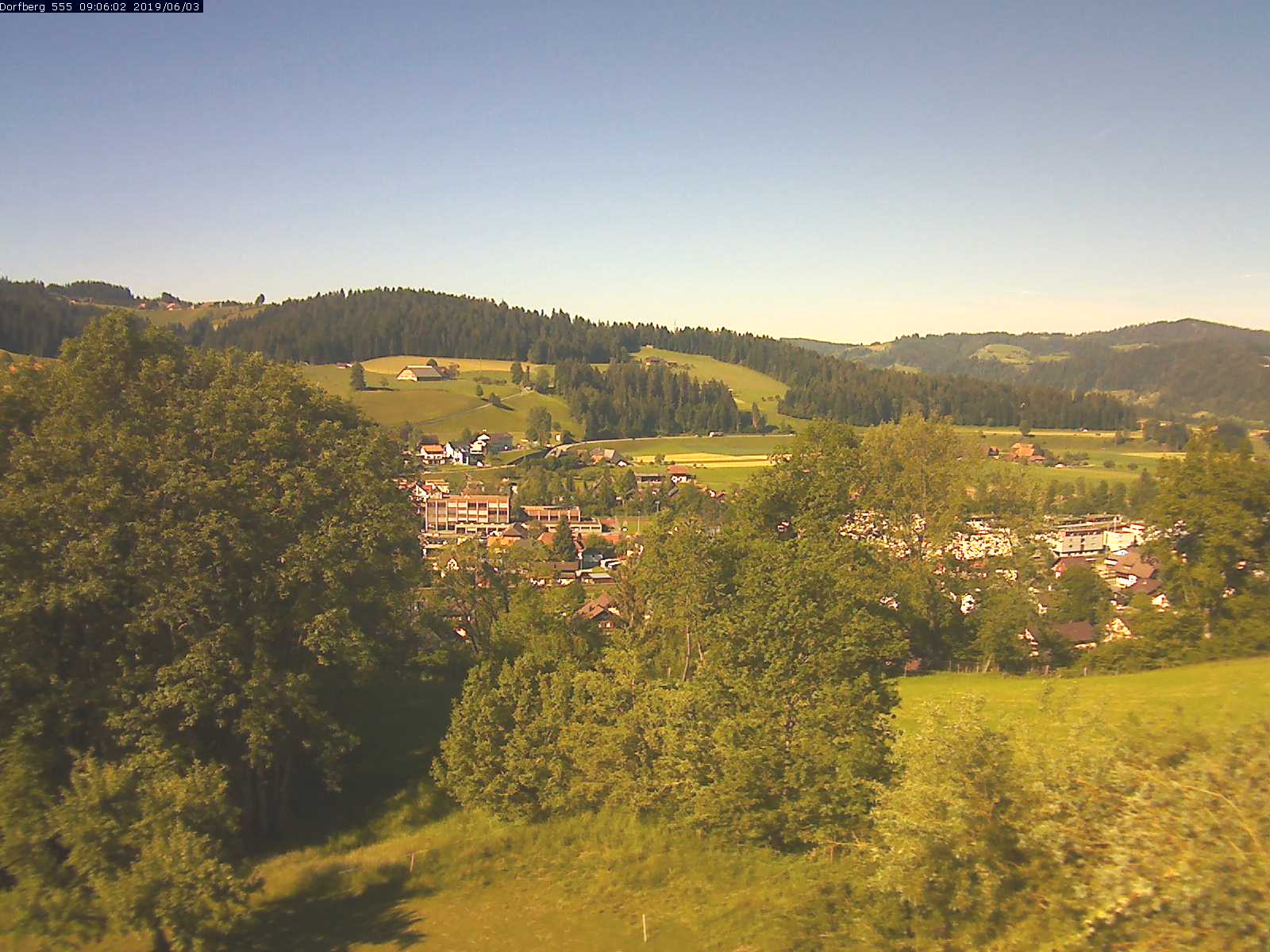Webcam-Bild: Aussicht vom Dorfberg in Langnau 20190603-090601