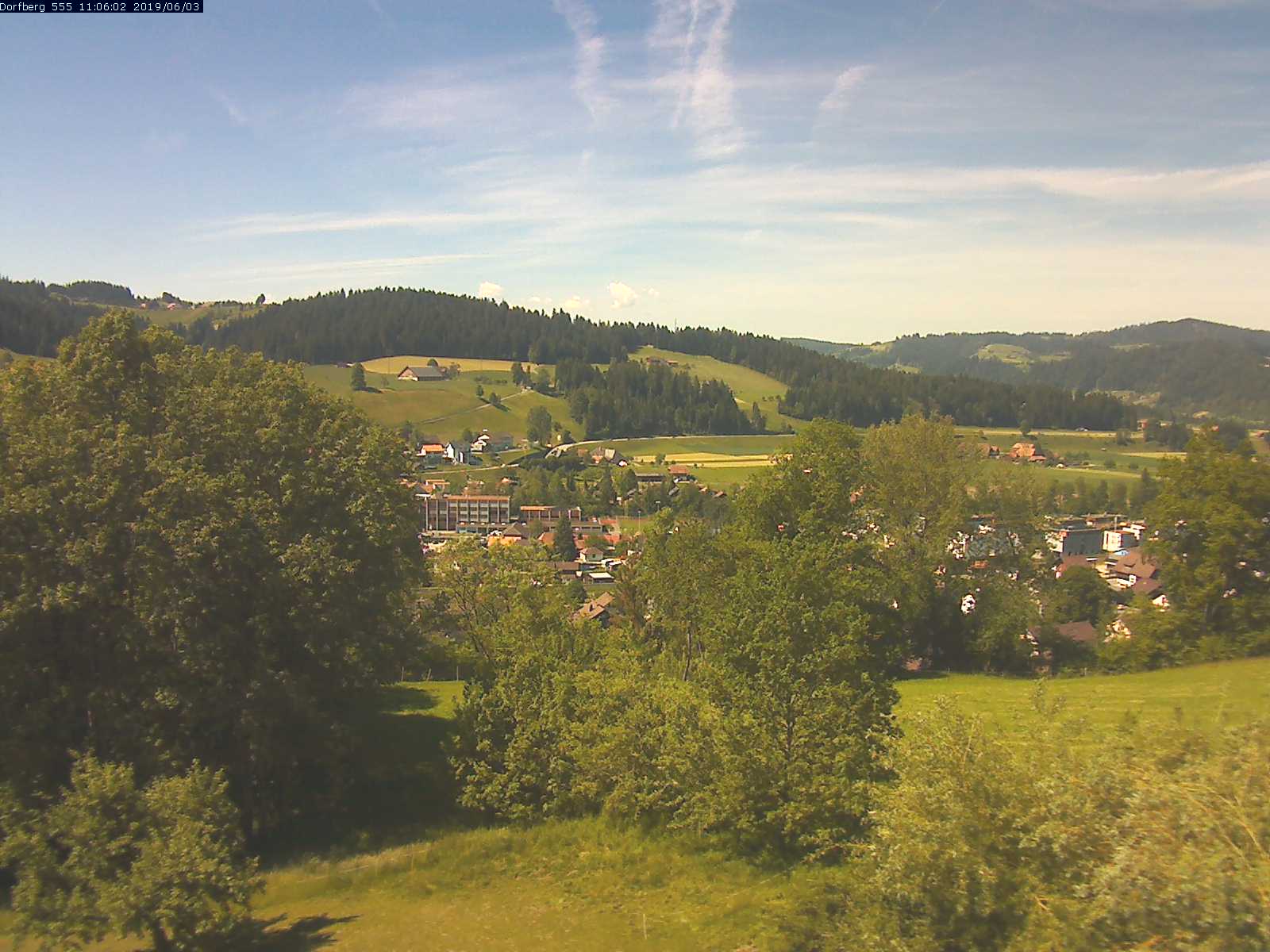 Webcam-Bild: Aussicht vom Dorfberg in Langnau 20190603-110601