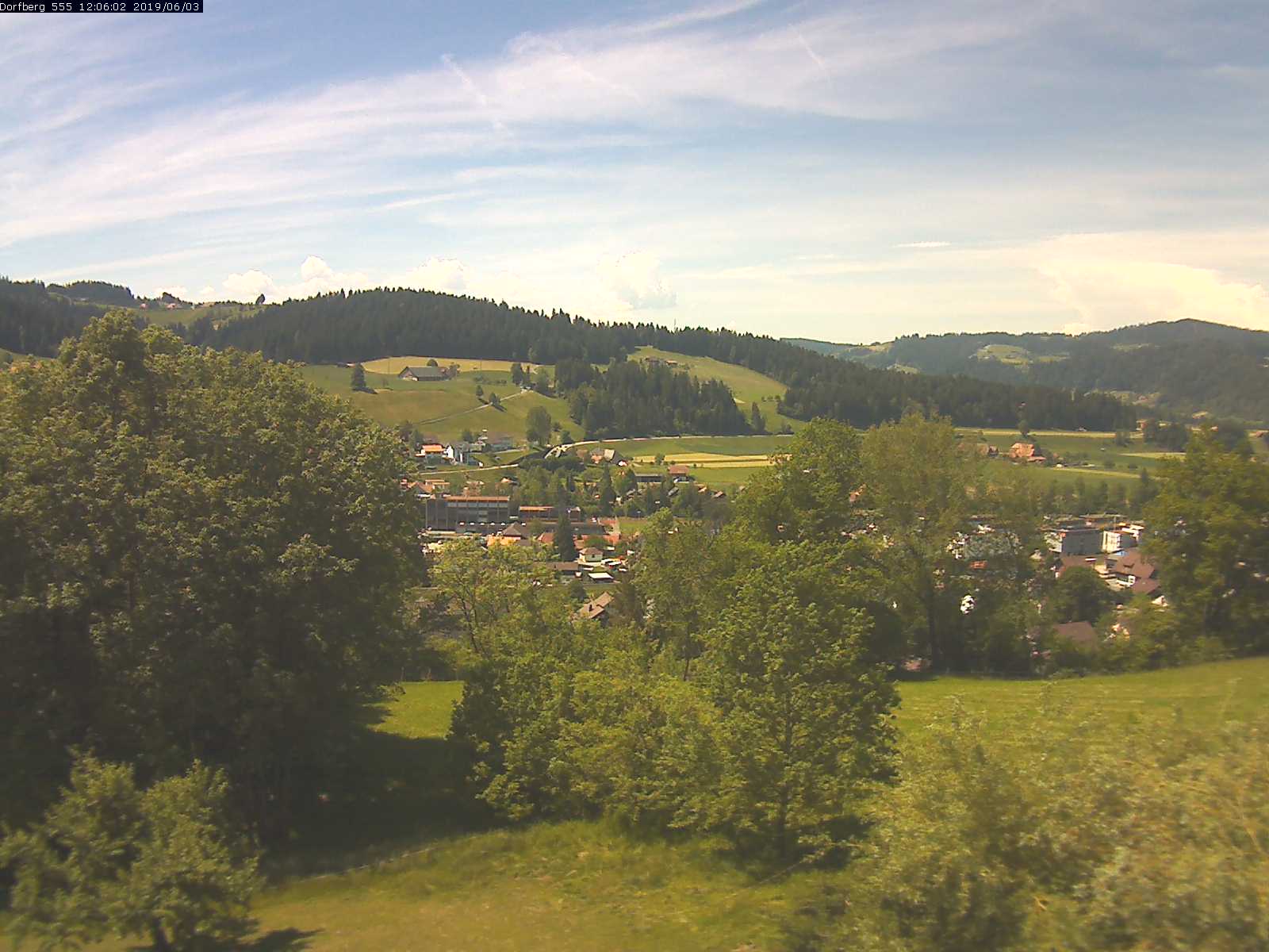 Webcam-Bild: Aussicht vom Dorfberg in Langnau 20190603-120601
