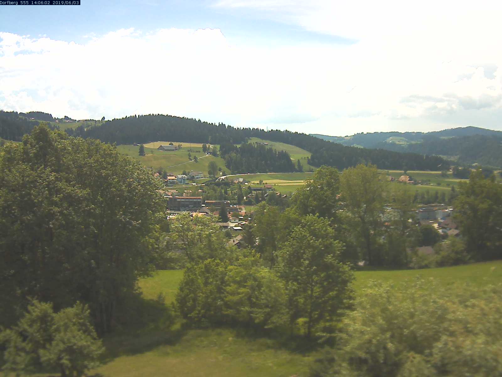 Webcam-Bild: Aussicht vom Dorfberg in Langnau 20190603-140601