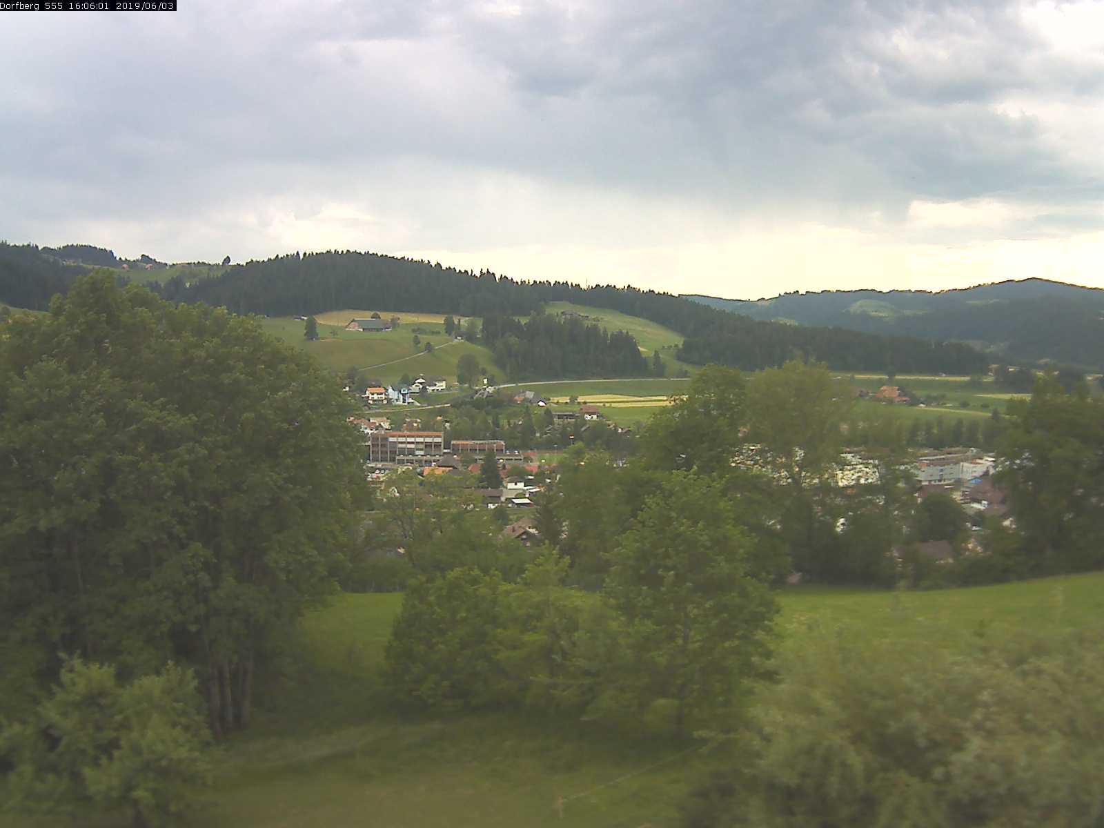 Webcam-Bild: Aussicht vom Dorfberg in Langnau 20190603-160601