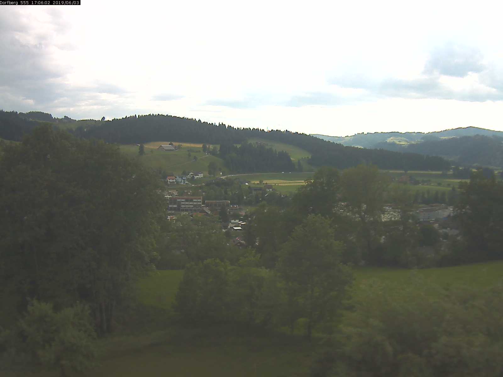 Webcam-Bild: Aussicht vom Dorfberg in Langnau 20190603-170601