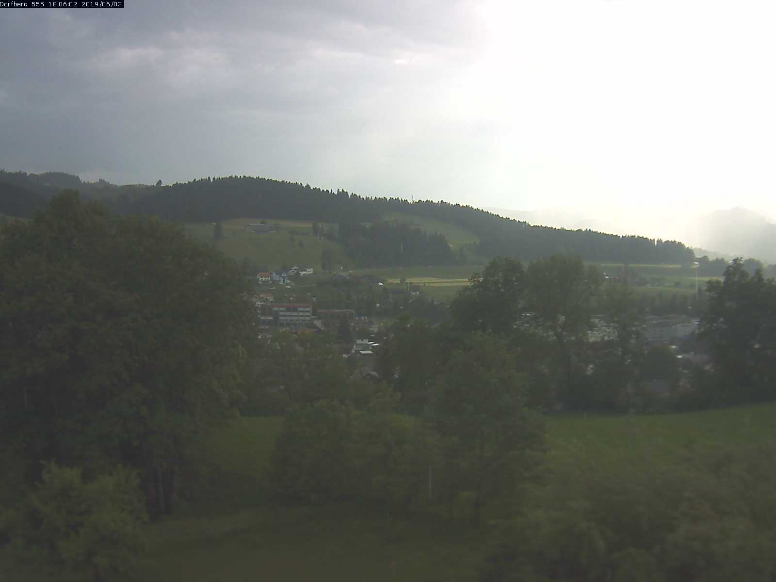 Webcam-Bild: Aussicht vom Dorfberg in Langnau 20190603-180601