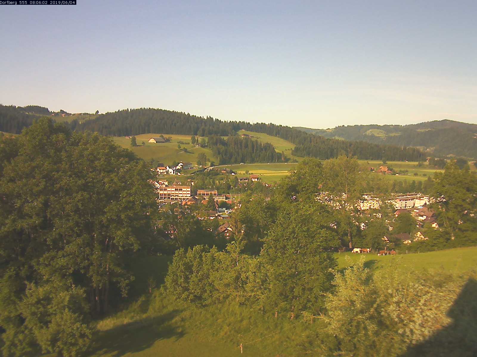 Webcam-Bild: Aussicht vom Dorfberg in Langnau 20190604-080601