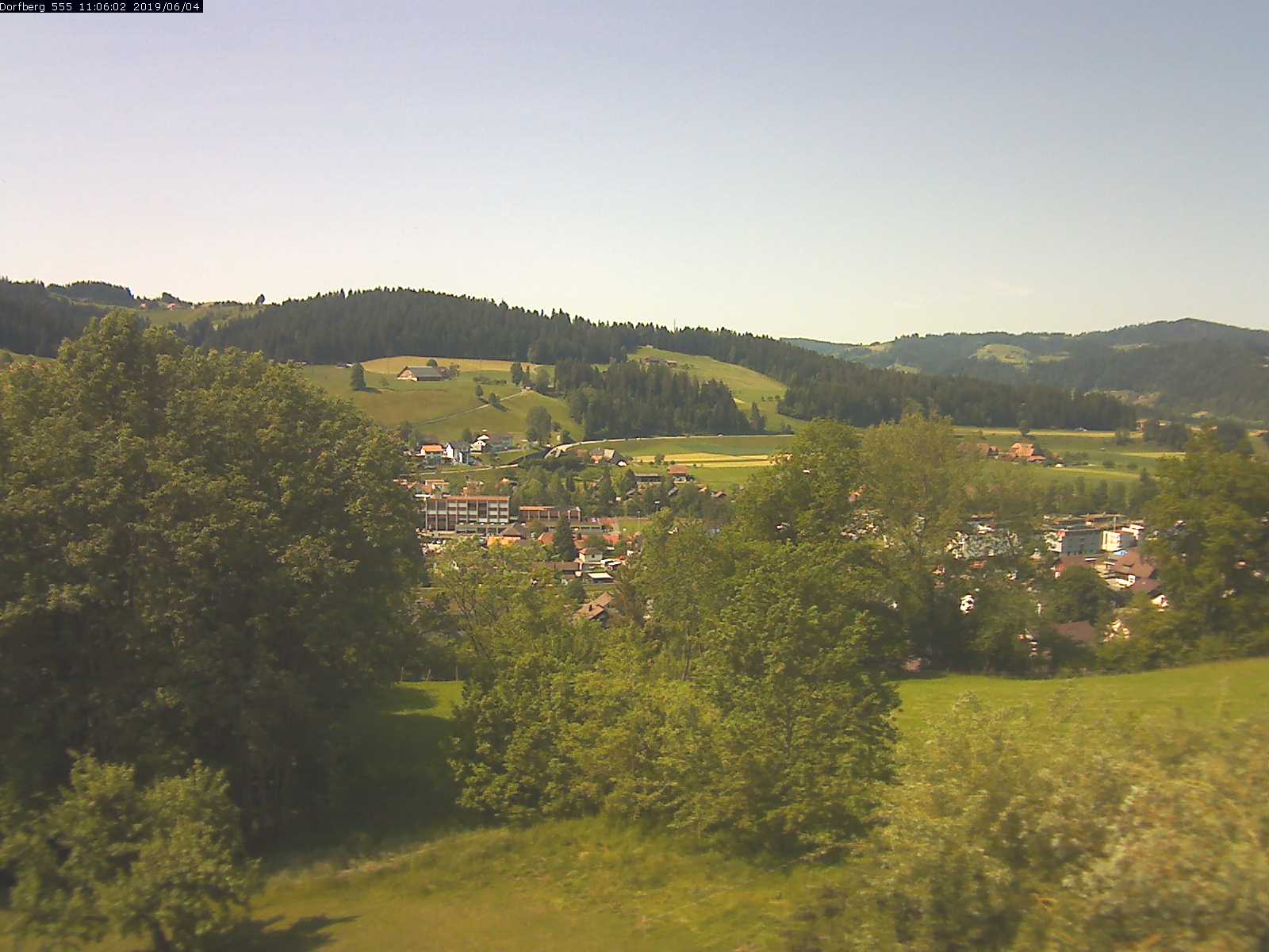 Webcam-Bild: Aussicht vom Dorfberg in Langnau 20190604-110601