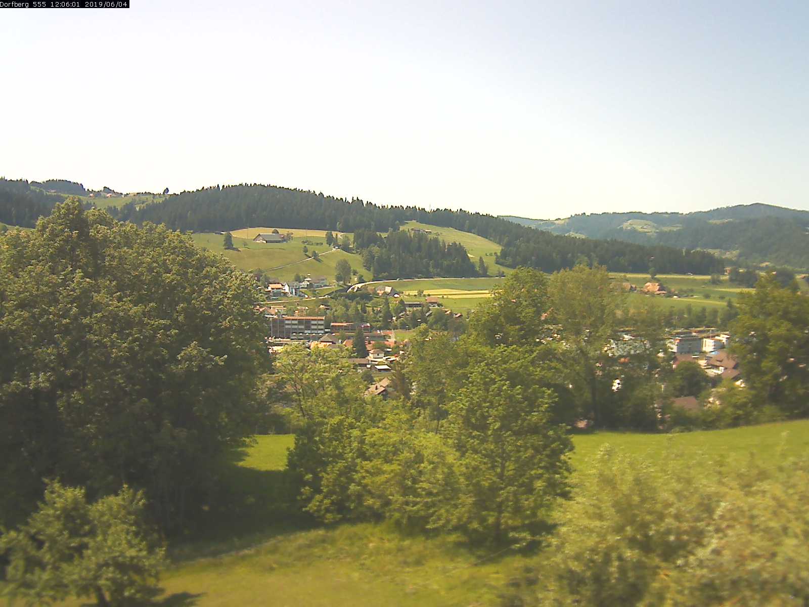 Webcam-Bild: Aussicht vom Dorfberg in Langnau 20190604-120601
