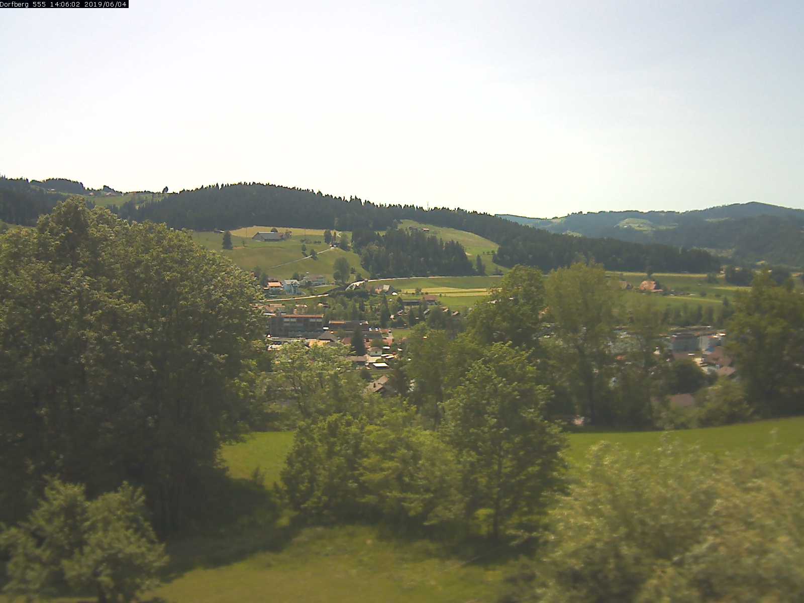 Webcam-Bild: Aussicht vom Dorfberg in Langnau 20190604-140602