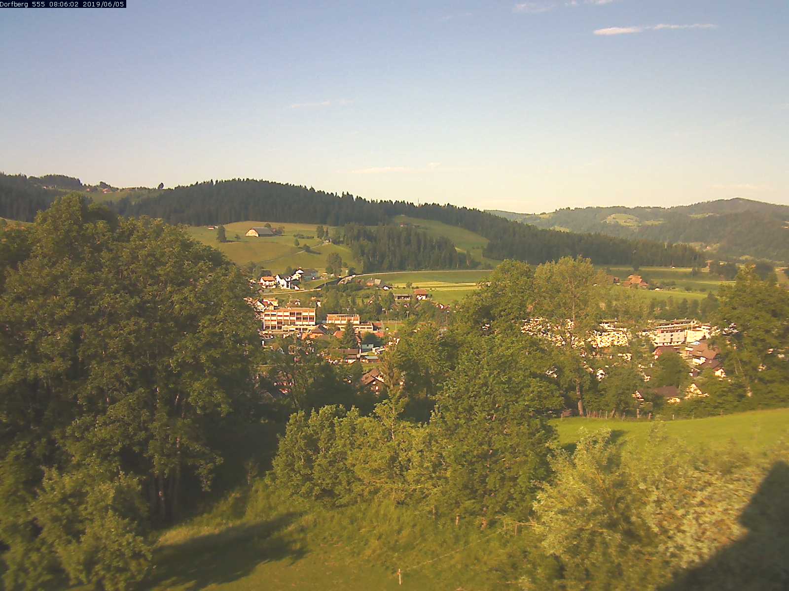 Webcam-Bild: Aussicht vom Dorfberg in Langnau 20190605-080601