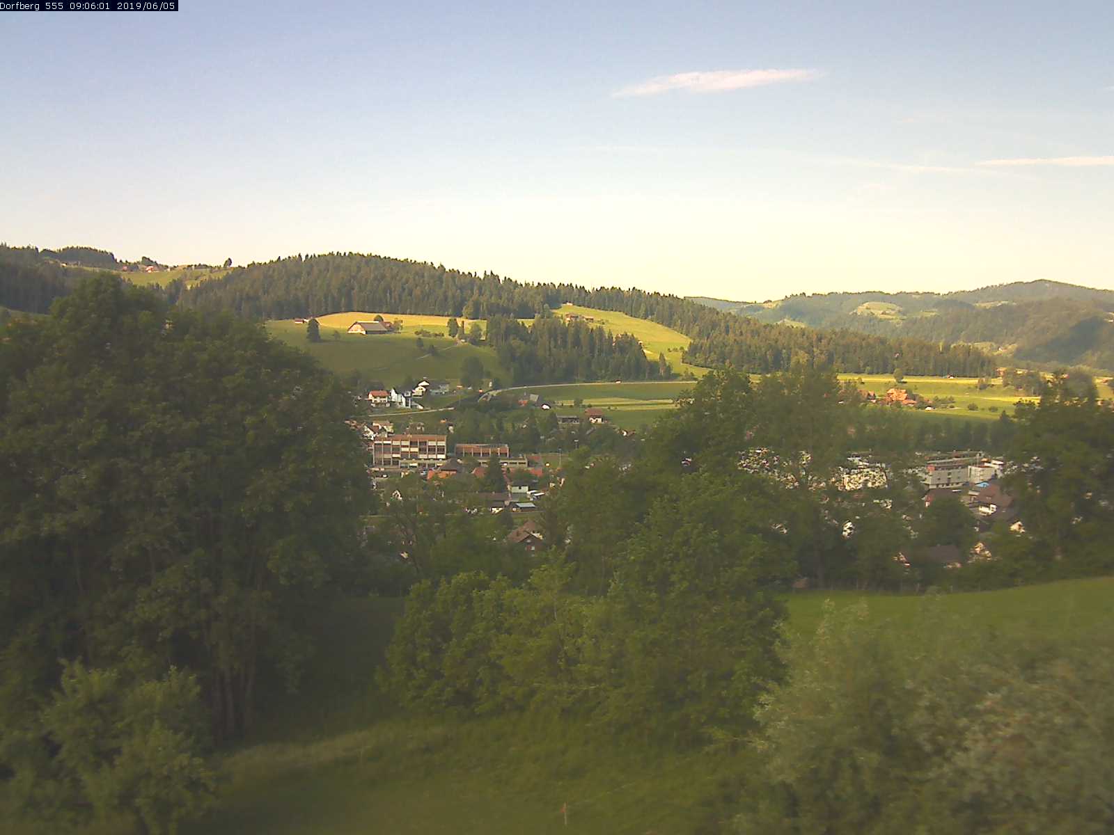 Webcam-Bild: Aussicht vom Dorfberg in Langnau 20190605-090601