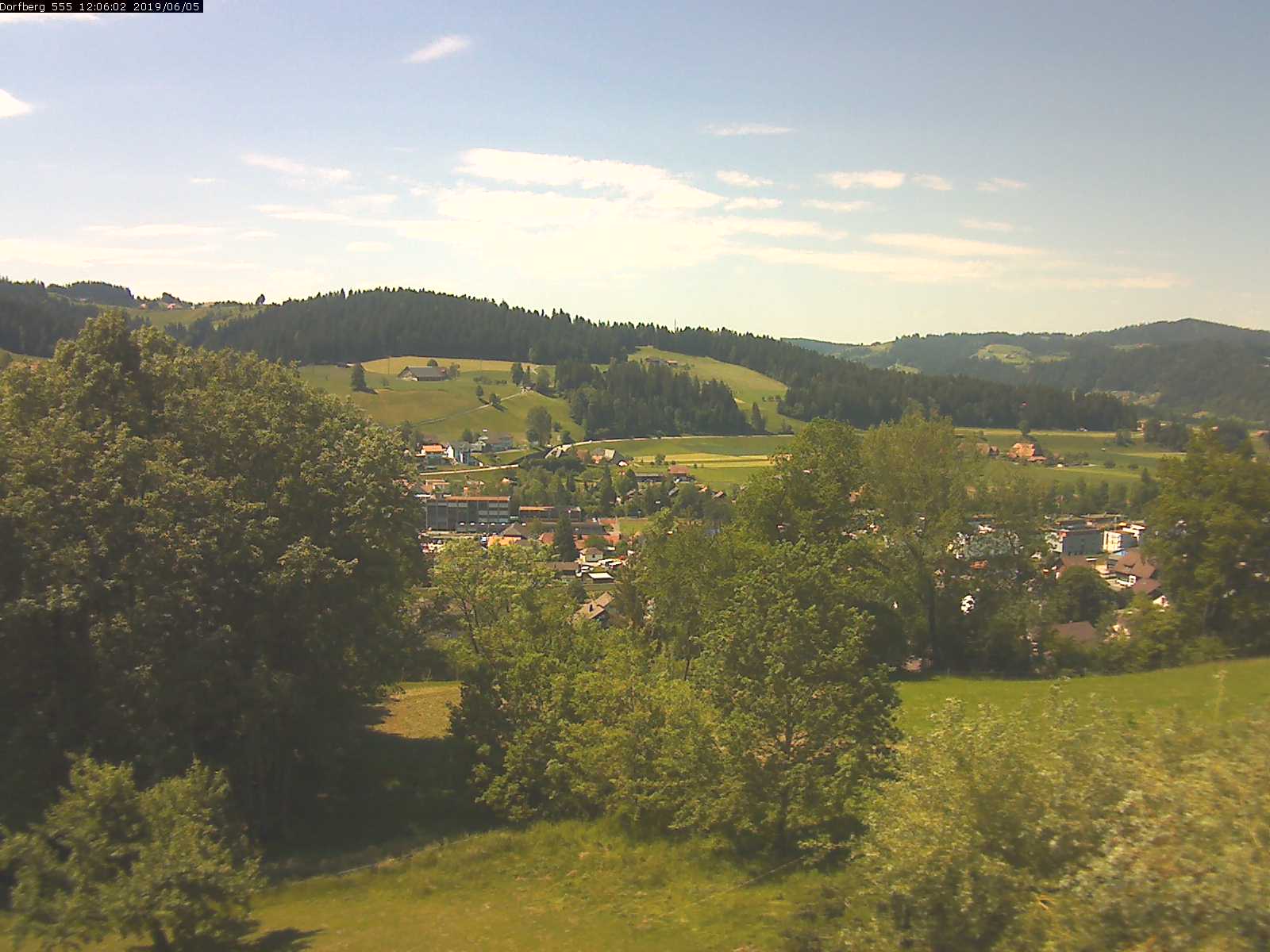 Webcam-Bild: Aussicht vom Dorfberg in Langnau 20190605-120601