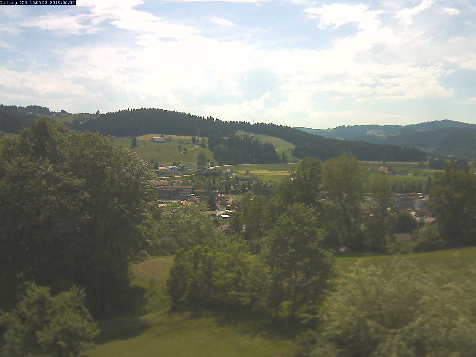 Webcam-Bild: Aussicht vom Dorfberg in Langnau 20190605-150601