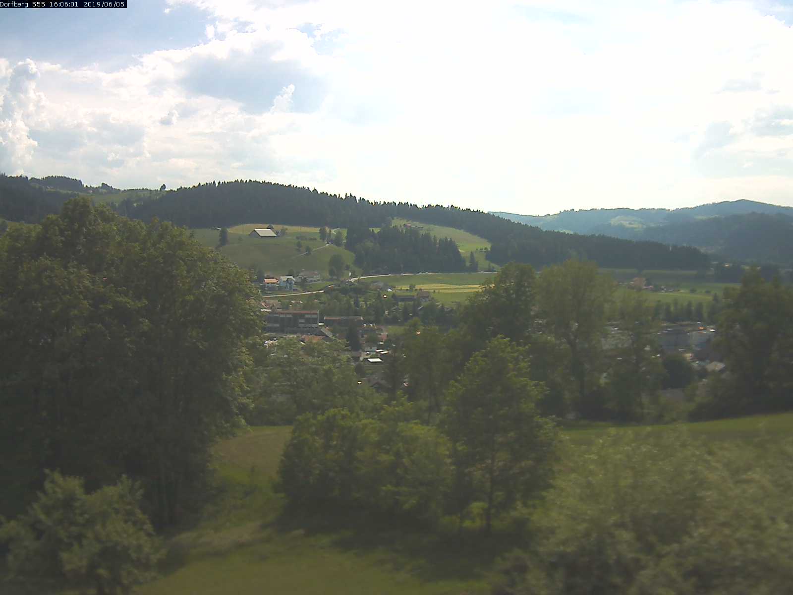 Webcam-Bild: Aussicht vom Dorfberg in Langnau 20190605-160601