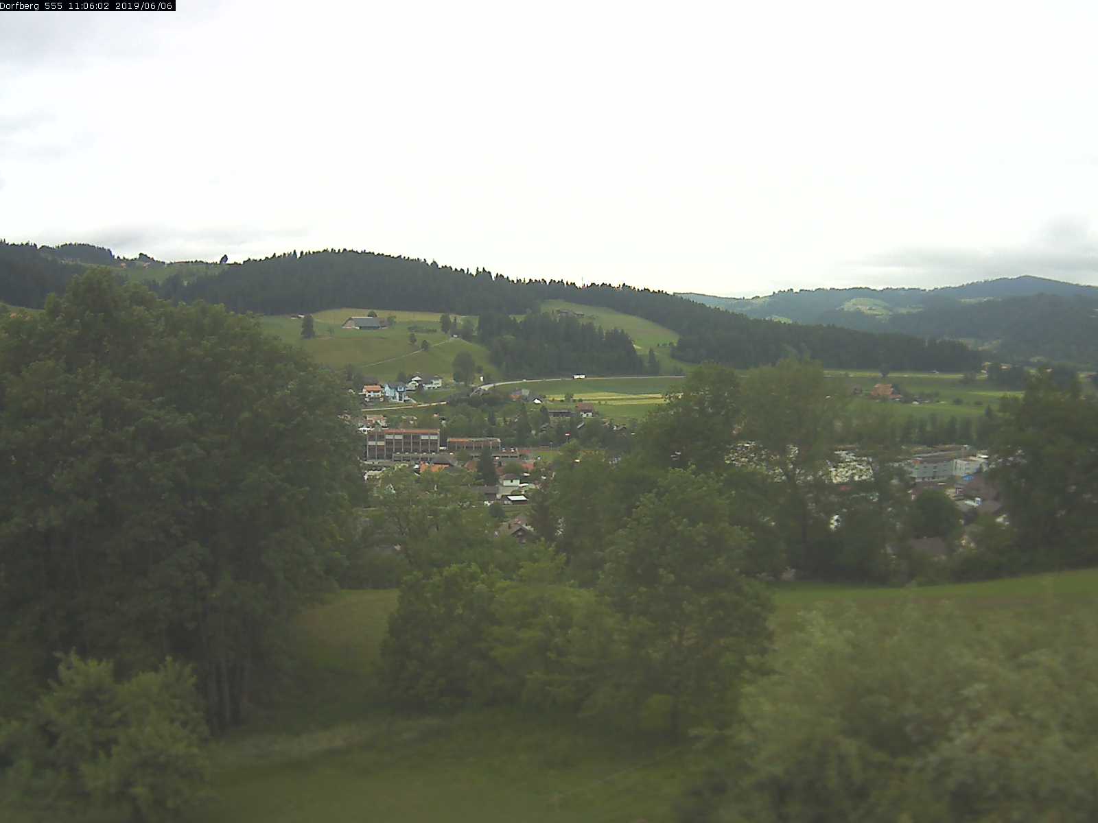 Webcam-Bild: Aussicht vom Dorfberg in Langnau 20190606-110601
