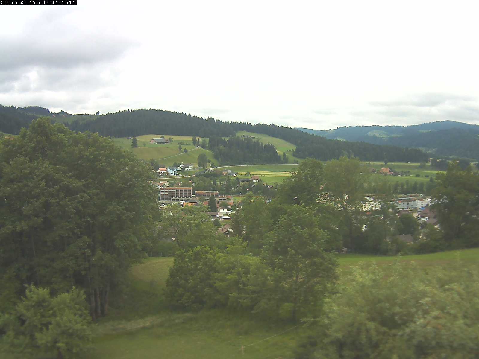 Webcam-Bild: Aussicht vom Dorfberg in Langnau 20190606-160601