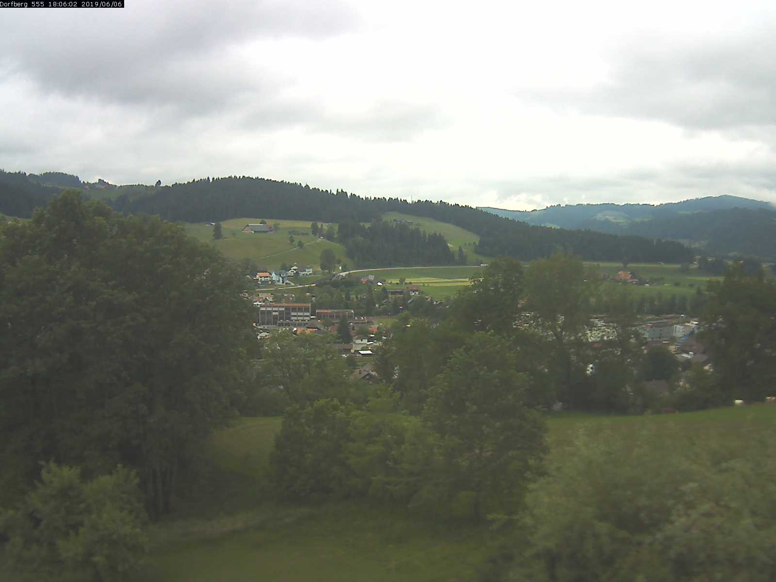 Webcam-Bild: Aussicht vom Dorfberg in Langnau 20190606-180601