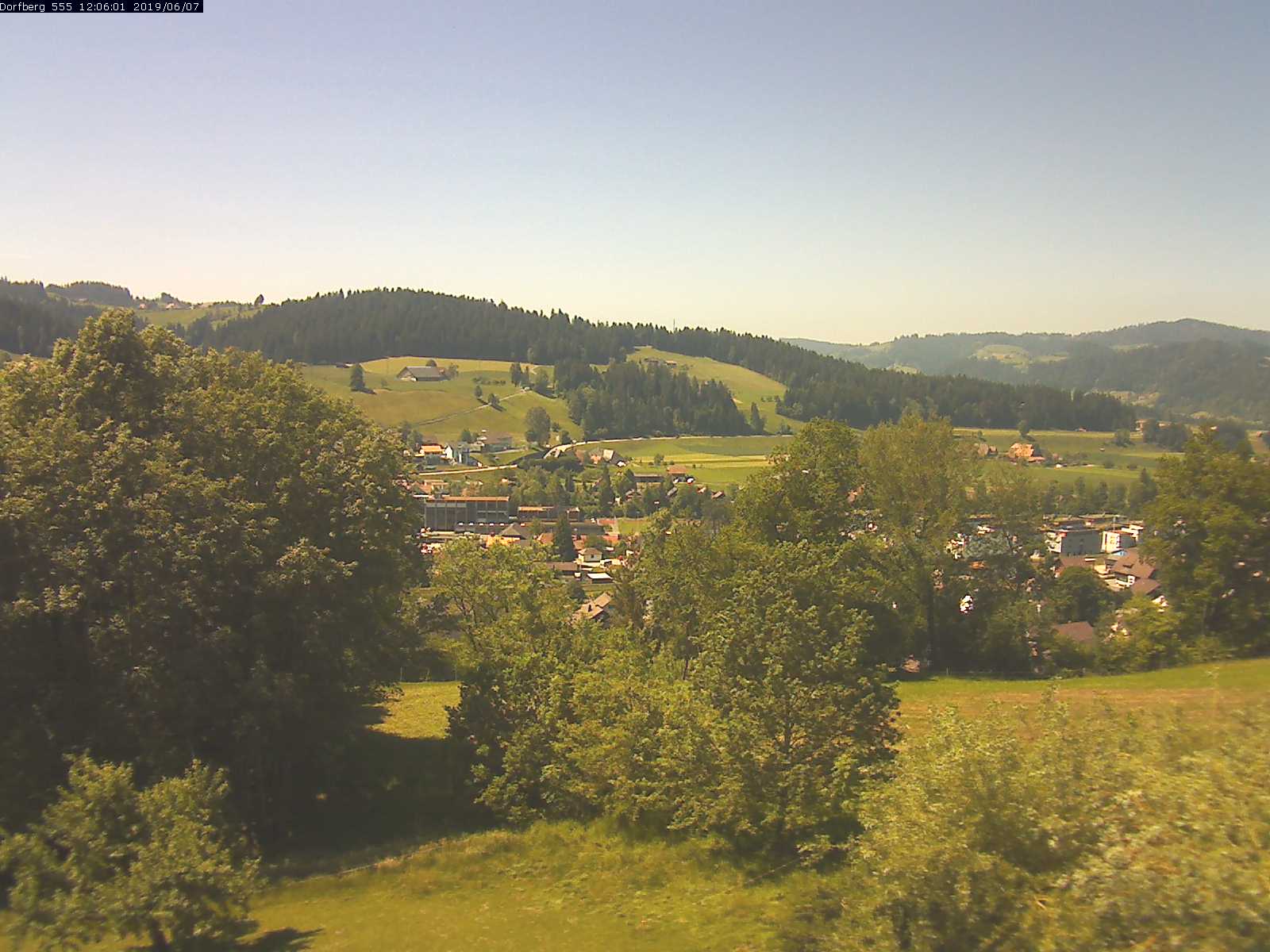 Webcam-Bild: Aussicht vom Dorfberg in Langnau 20190607-120601