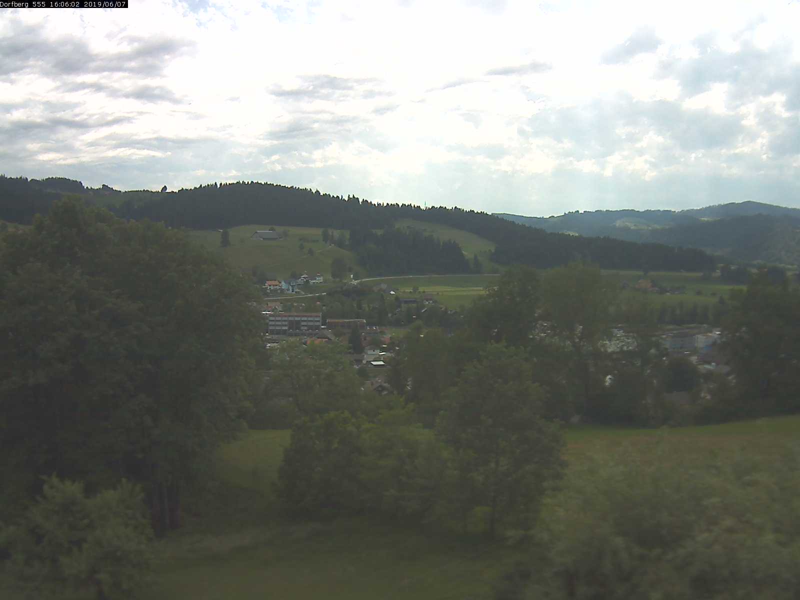 Webcam-Bild: Aussicht vom Dorfberg in Langnau 20190607-160601
