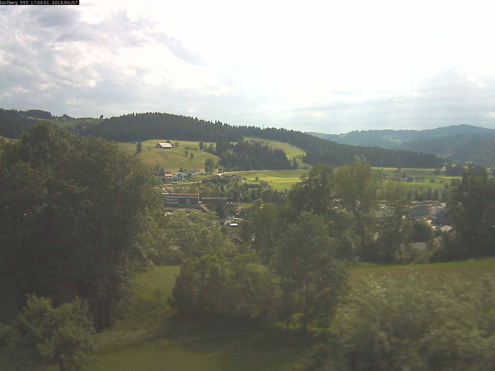 Webcam-Bild: Aussicht vom Dorfberg in Langnau 20190607-170601