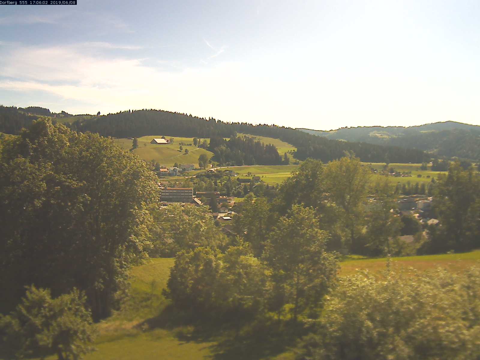 Webcam-Bild: Aussicht vom Dorfberg in Langnau 20190608-170601