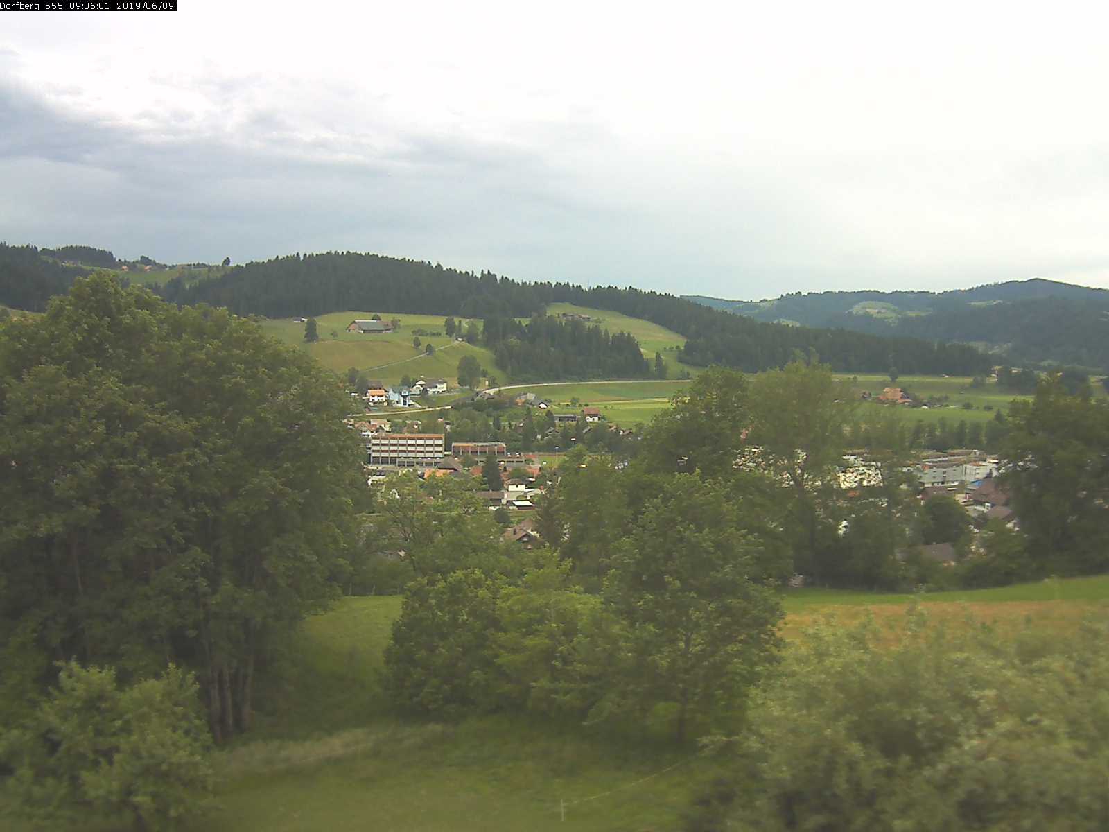 Webcam-Bild: Aussicht vom Dorfberg in Langnau 20190609-090601