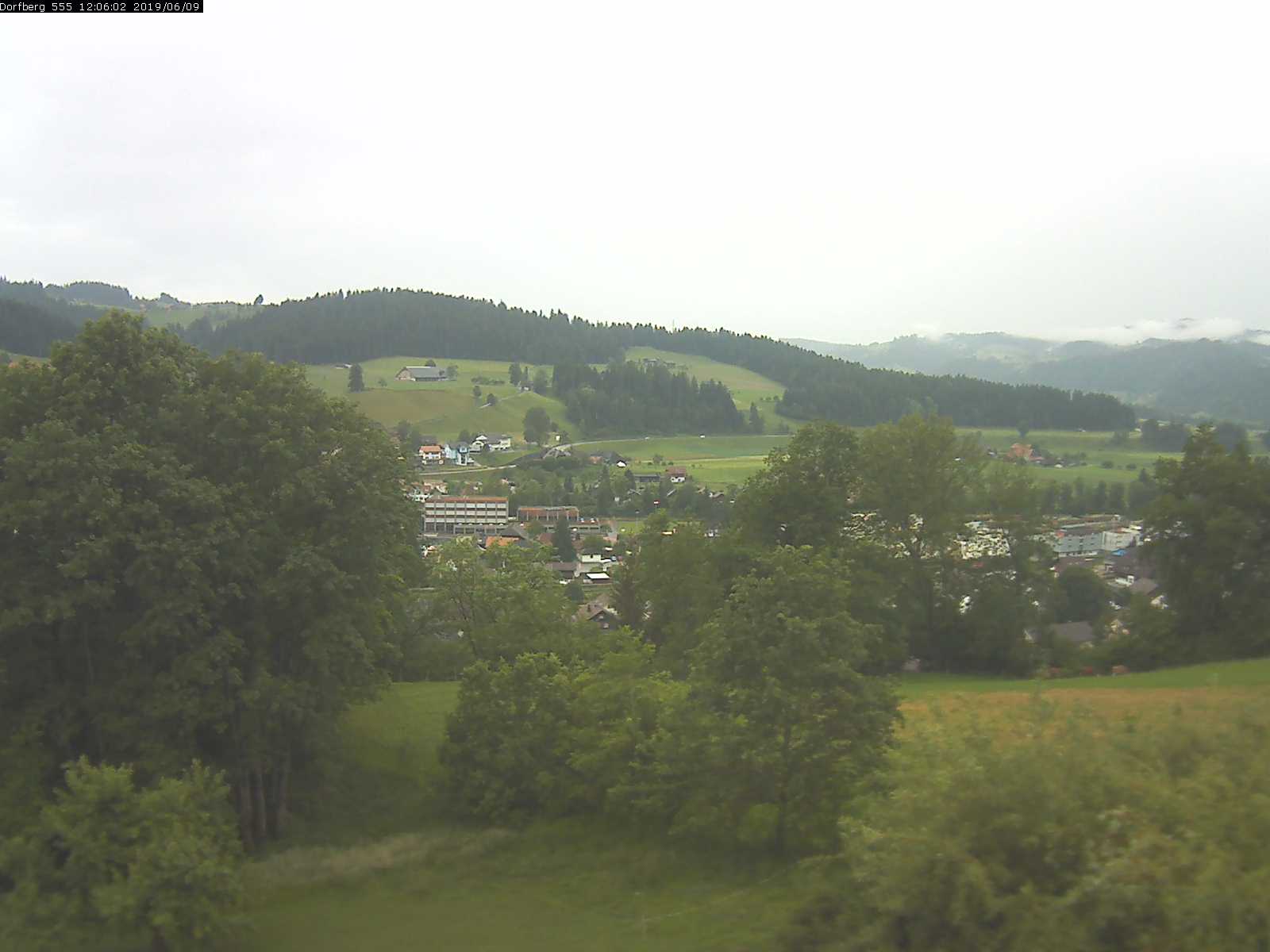 Webcam-Bild: Aussicht vom Dorfberg in Langnau 20190609-120601