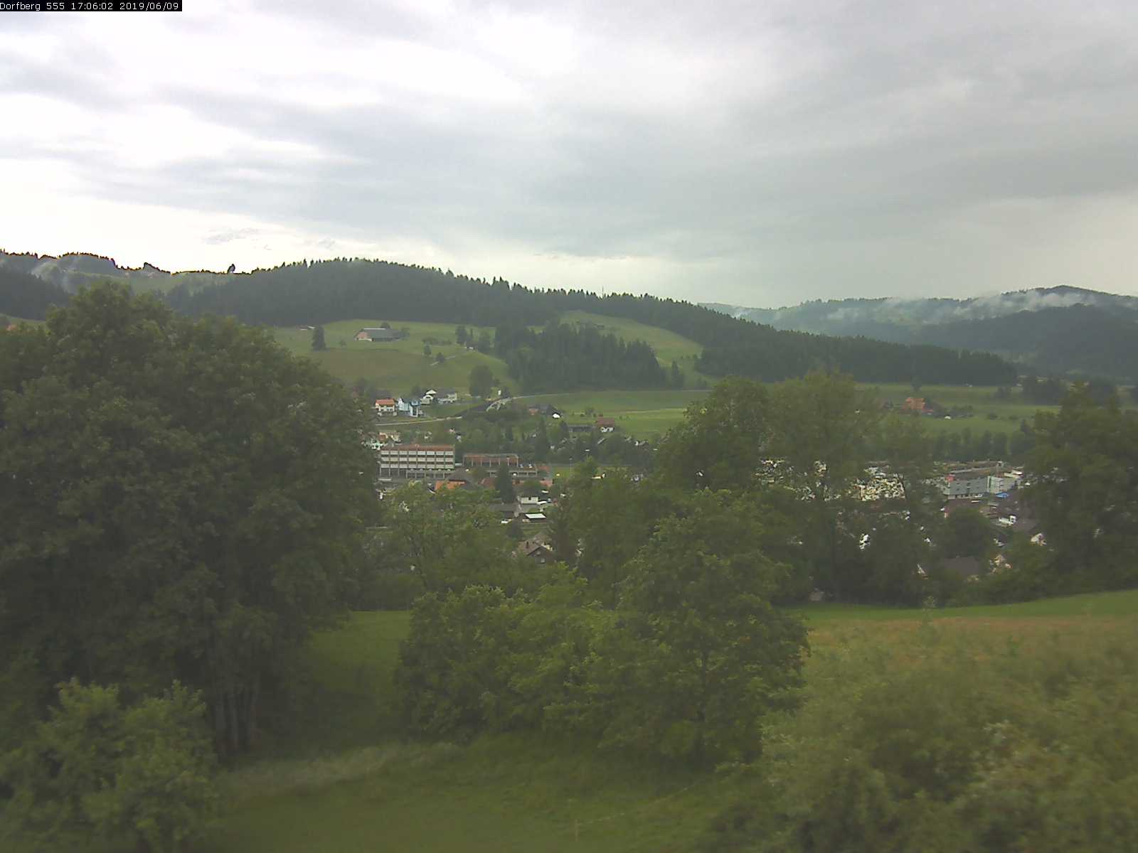 Webcam-Bild: Aussicht vom Dorfberg in Langnau 20190609-170601