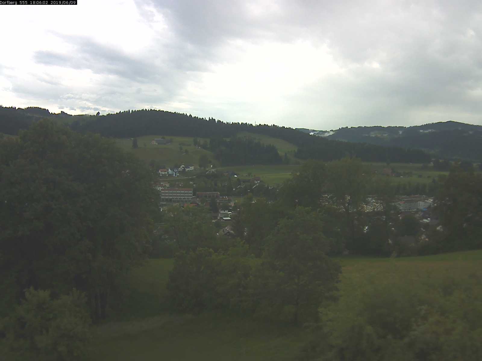 Webcam-Bild: Aussicht vom Dorfberg in Langnau 20190609-180601